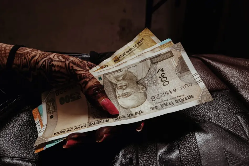 सोच-समझकर खर्च करें