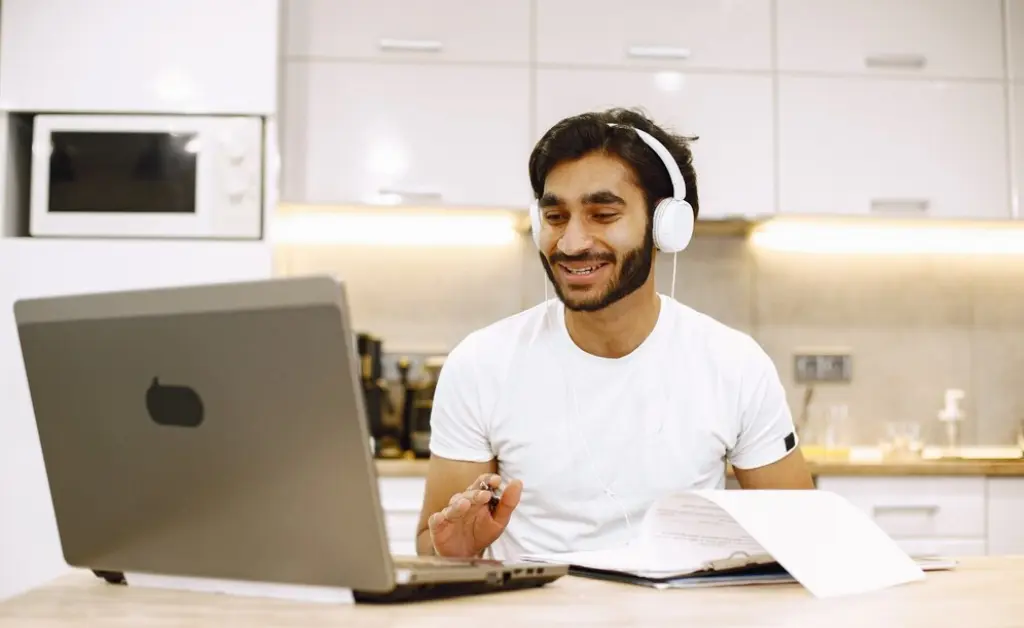 फ्रीलांसिंग के जरिए कमाई